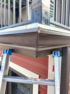 Corner gutter